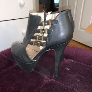 Black side buckled booties